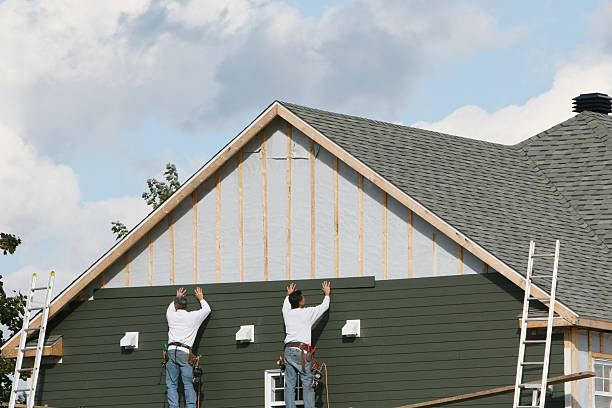 Professional Siding technician working in Steubenville, OH